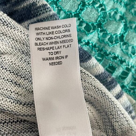 Maurices Large Top Short Sleeve Lace Back Gray - Picture 6 of 9